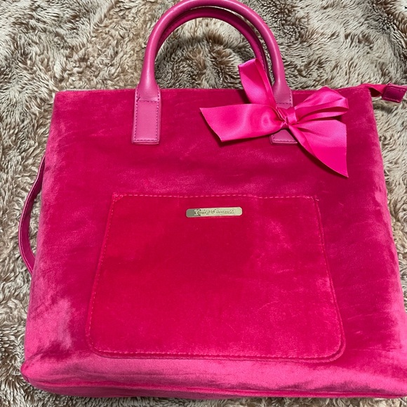 Is Valarie !!pink Velvet Juicy Couture Convertible Backpack Purse With Bow 💗 - Picture 2 of 8